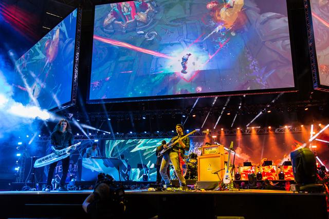 40岁仍不断挑战极限 C罗生日快乐！